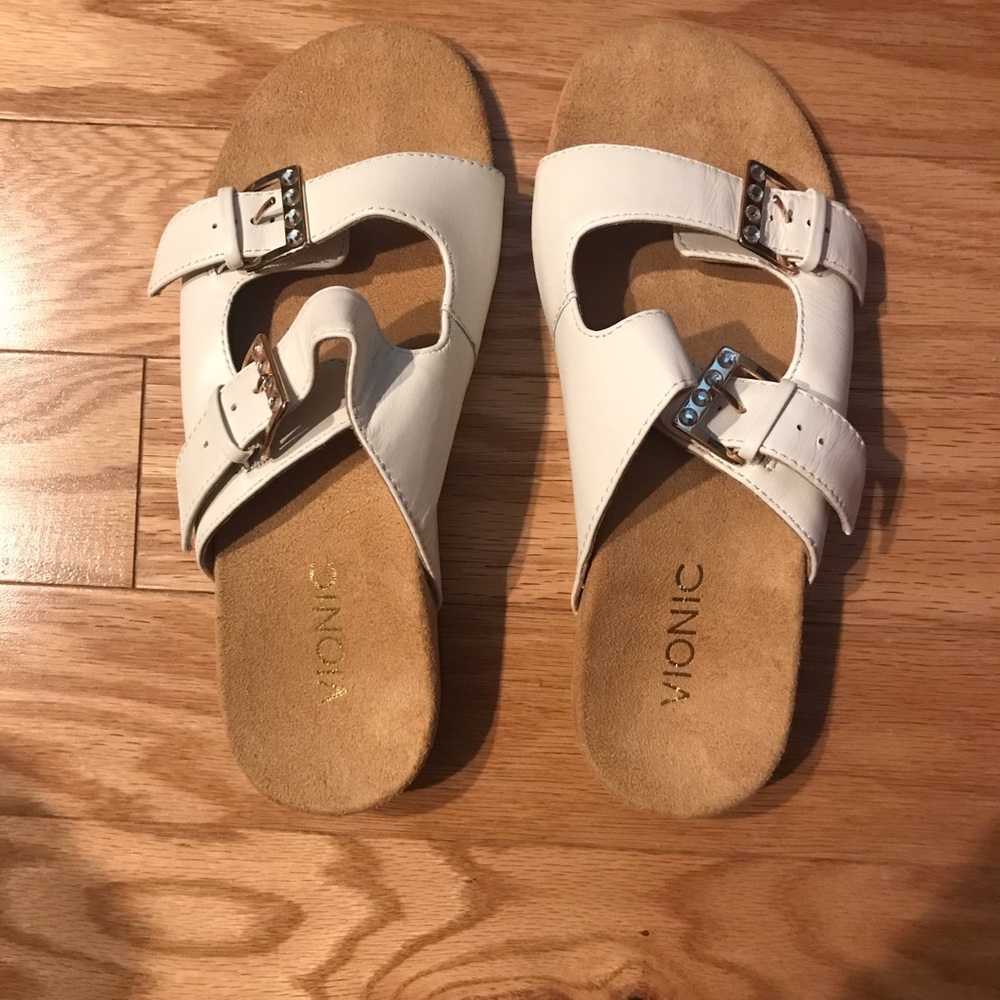 Vionic White Sandal